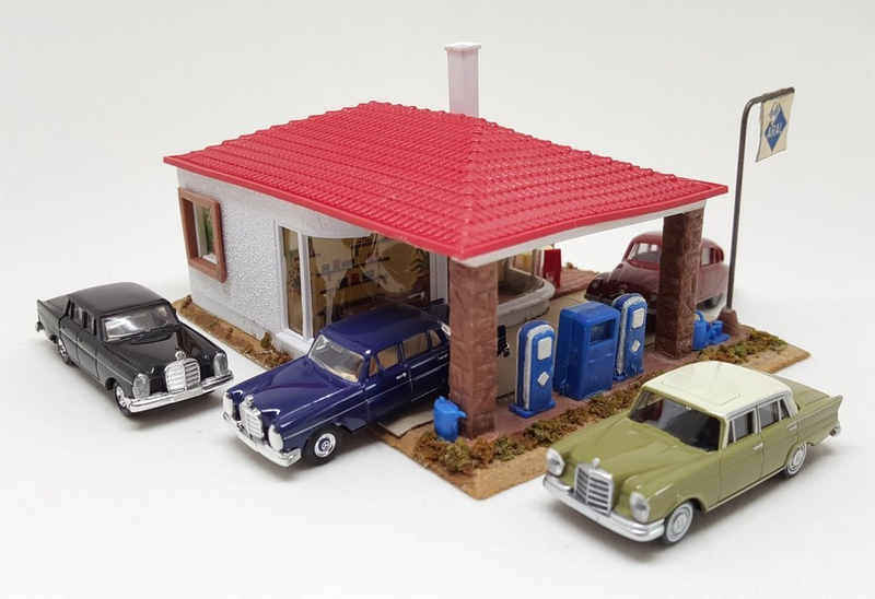 Illustration for article titled Surprise Saturday - HO Scale Aral Station
